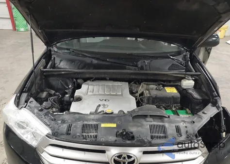 2012 Toyota Highlander Se V6 z USA, uszkodzony, nr VIN 5TDBK3EH2CS112593